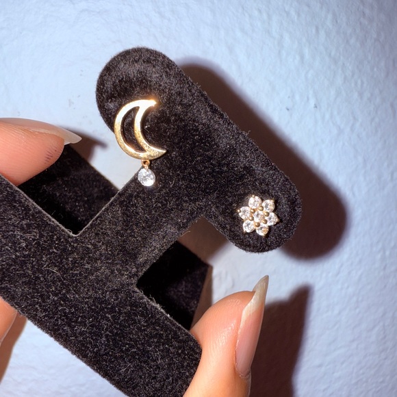 Persee Romantic Moon Diamond Stud - Picture 4 of 7